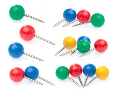 Beyaz arkaplanda izole edilmiş basım iğnesi seti. 