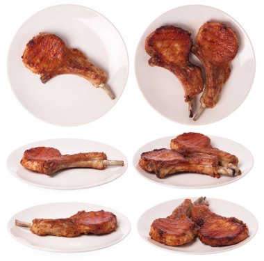 Beyaz arka planda izole edilmiş ızgara domuz pirzolası.