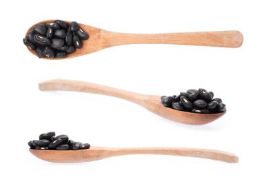 Beyaz arka planda izole edilmiş siyah fasulye koleksiyonu.