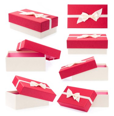 Beyaz arkaplanda izole edilmiş hediye kutusu seti