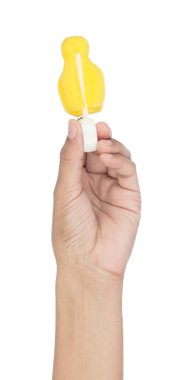 Temiz meme ucu için el ele tutuşan sünger beyaz arka planda izole edildi