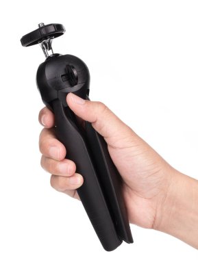 Beyaz arka planda izole edilmiş akıllı telefon kameraları için el ele tutuşan Mini klemp tripod..