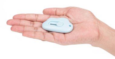 Beyaz arka planda Mini Cutter Bıçak Bulutu şeklinde el ele tutuşan.