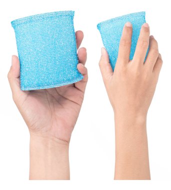 Mavi Metalik temizlik süngeri beyaz arkaplanda izole edilmiş..