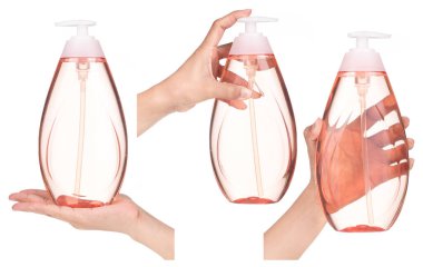 Beyaz zemin üzerinde sıvı sabun bulunan plastik bir şişe..