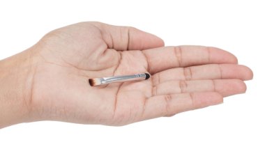 Beyaz arka planda el fırçası kaşı izole