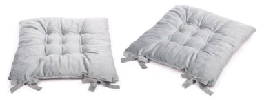 Beyaz arkaplanda izole edilmiş gri koltuk minderi.