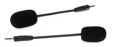 Beyaz arkaplanda küçük mikrofon seti izole edildi.