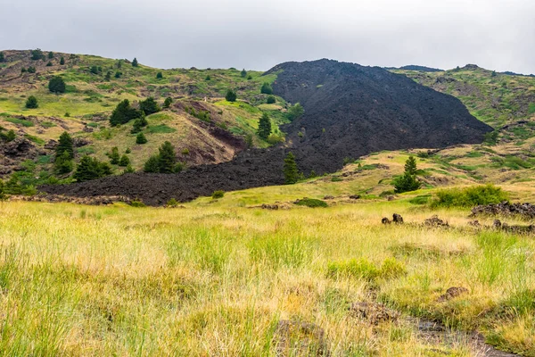 Veduta Del Paesaggio Vulcanico Dell Etna Tra Nuvole Vicino Rifugio — Foto Stock