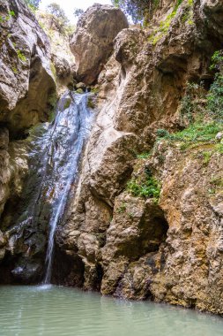 Catafurco şelalesi yakınlarındaki Nebrodi parkında tipik Sicilya manzarası.