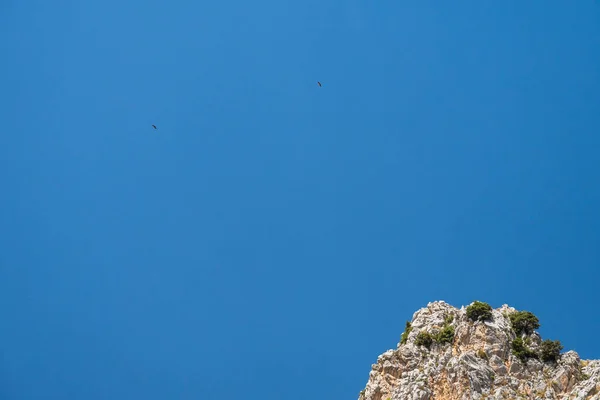 Utsikt över Rocca del Crasto nära Alcara Li Fusi stad i Nebrodi Park, Sicilien — Stockfoto