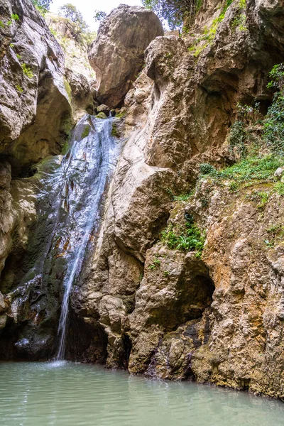 Catafurco şelalesi yakınlarındaki Nebrodi parkında tipik Sicilya manzarası.