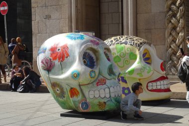 Milan İtalya 09 / 20 / 2020 Sokak tesisleri iki tasarım haftası vesilesiyle inşa edildi