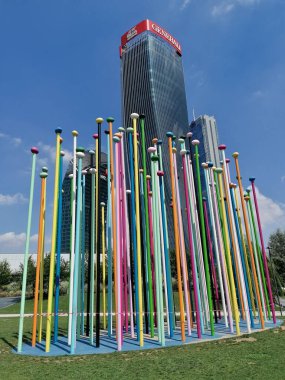 Milano 'da yeni bir yer olan CityLife, Milano' nun Portello bölgesinde bir yerleşim ve ticaret kompleksi. Arata Isozaki, Daniel Libeskind ve Zaha Hadid tarafından tasarlanmıştır..