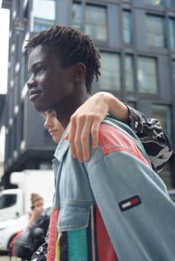 Milano Moda Haftası 'nda tasarımcı Vien' in defilesine konuklar geliyor.