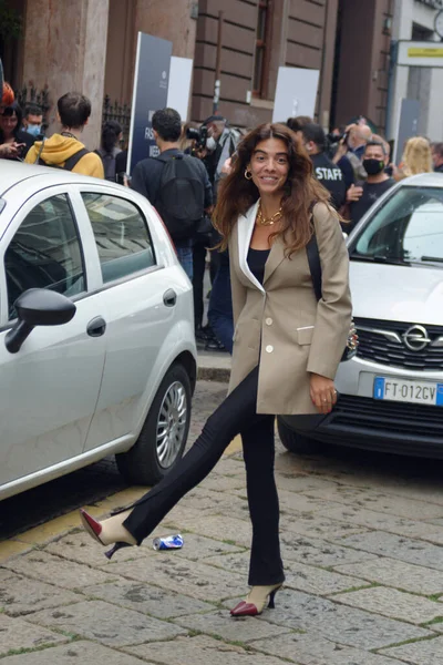 Gästerna Anländer Till Viens Modevisning Milan Fashion Week — Stockfoto