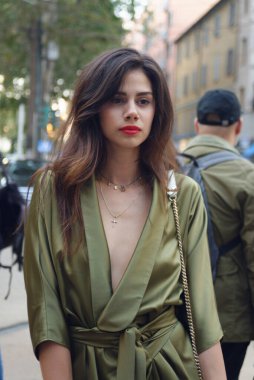 Milano Moda Haftası boyunca Dolce & Gabbana 'da konuk ve mankenler