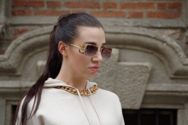 Max Mara defilesinden önce ve sonra, Milano Moda Haftası boyunca gösteriye katılan konuklar,
