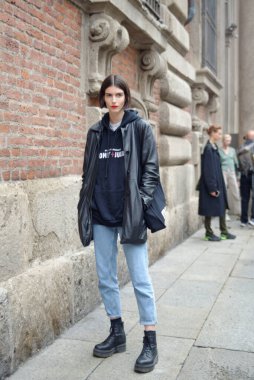 Max Mara defilesinden önce ve sonra, Milano Moda Haftası boyunca gösteriye katılan konuklar,