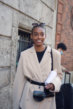 Milan Moda Haftası 'ndaki (Lorenzo Serafini' nin) Felsefe Öncesi ve Sonrası Moda Şovu