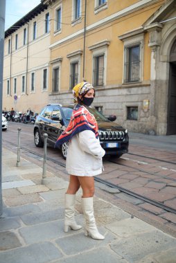 Milan Moda Haftası 'ndaki (Lorenzo Serafini' nin) Felsefe Öncesi ve Sonrası Moda Şovu