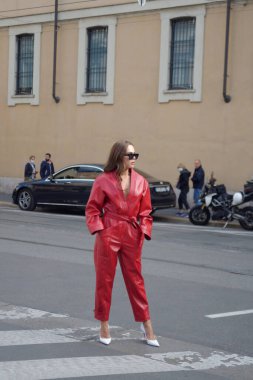 Milan Moda Haftası 'ndaki (Lorenzo Serafini' nin) Felsefe Öncesi ve Sonrası Moda Şovu