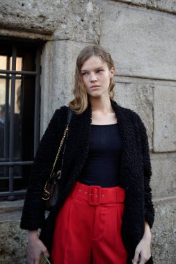 Milan Moda Haftası 'ndaki (Lorenzo Serafini' nin) Felsefe Öncesi ve Sonrası Moda Şovu