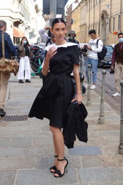 Milan Moda Haftası 'ndaki (Lorenzo Serafini' nin) Felsefe Öncesi ve Sonrası Moda Şovu