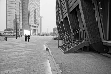 Kilitleme sırasında Milano sokakları ve yeri. Kasım 2020 - Gae Aulenti Meydanı