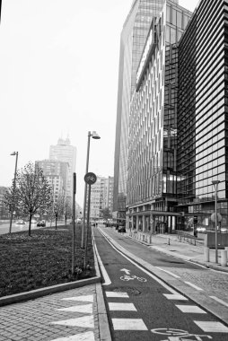 Kilitleme sırasında Milano sokakları ve yeri. Kasım 2020