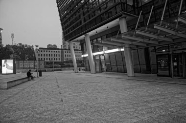 Kilitleme sırasında Milano sokakları ve yeri. Kasım 2020 - Bo Bardi Meydanı