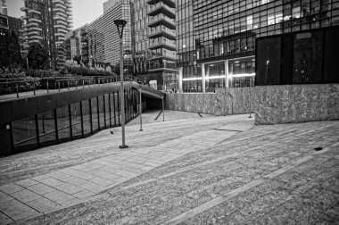 Kilitleme sırasında Milano sokakları ve yeri. Kasım 2020 - Bo Bardi Meydanı