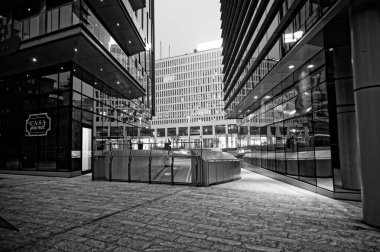 Kilitleme sırasında Milano sokakları ve yeri. Kasım 2020 - Bo Bardi Meydanı