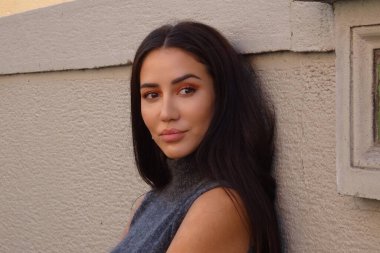 Moda Haftası 'nda tasarımcının gösterisinden önce ve sonra konuklar fotoğraflarını çektiler.