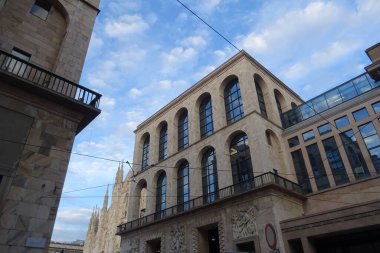 23 Kasım 2020 'de Milano' da muhteşem bir gün batımı