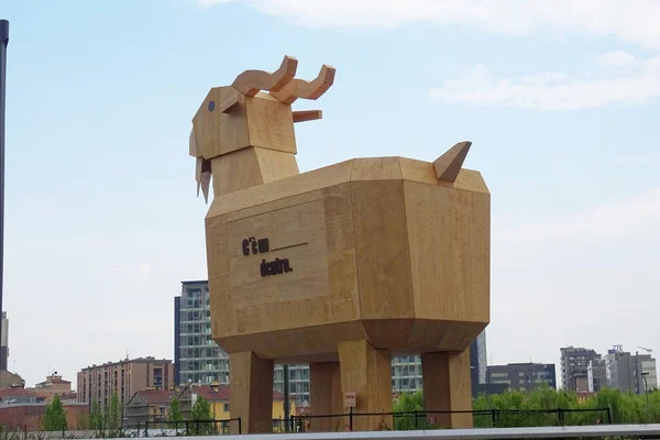 Місці Ауленті Мілано Величезна Скульптура Вигляді Козла Рекламує Дуже Знамените — стокове фото