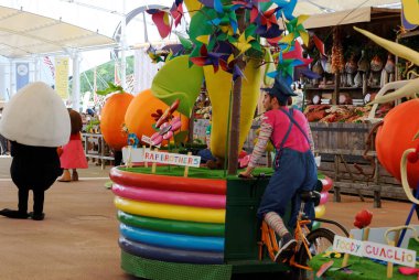 Milano 'da gerçekleştirilen 2015 ExPO. Dünyanın dört bir yanından Pavilionlar ve kültürler.