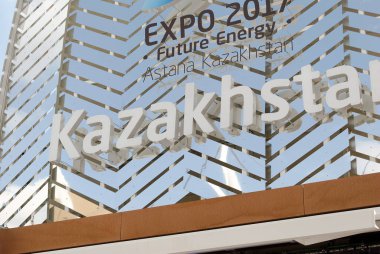 Milano 'da gerçekleştirilen 2015 ExPO. Dünyanın dört bir yanından Pavilionlar ve kültürler.