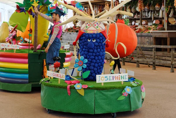 Milano 'da gerçekleştirilen 2015 ExPO. Dünyanın dört bir yanından Pavilionlar ve kültürler.