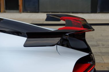 Covid 'in Milan ve Monza' da düzenlenmesinden sonraki ilk sergi olan Milano Monza Motor Fuarı 'na katılan 60' tan fazla otomobil ve motosiklet üreticisinin yenilikleri sunuldu..