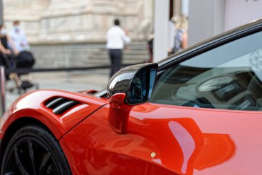 Covid 'in Milan ve Monza' da düzenlenmesinden sonraki ilk sergi olan Milano Monza Motor Fuarı 'na katılan 60' tan fazla otomobil ve motosiklet üreticisinin yenilikleri sunuldu..