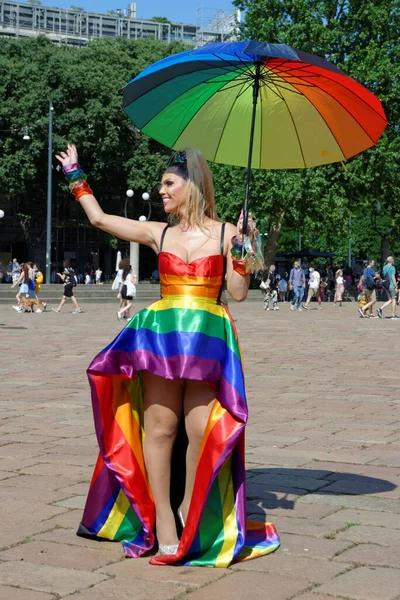 Haziran 2021 Milano Gerçekleşen Gay Pride Gökkuşağının Tüm Renkleri Barış — Stok fotoğraf