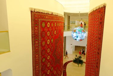 Milan 'da gerçekleştirilen 2015 Evrensel Fuarı. Katılımcı 145 ülkeden yaklaşık 50 'si kendi sergi alanlarını inşa etmeyi seçti: 