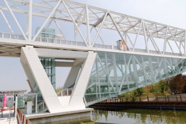 Milan 'da gerçekleştirilen 2015 Evrensel Fuarı. Katılımcı 145 ülkeden yaklaşık 50 'si kendi sergi alanlarını inşa etmeyi seçti: 