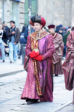 Milano 'daki Üç Kralın Geçit Töreni, her 6 Ocak' ta Piazza Duomo 'dan başlayıp merkezi geçerek Sant' Eustorgio Bazilikası 'na kadar uzanan tarihi ve dini bir gelenektir.