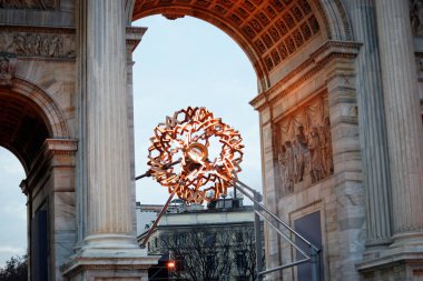 Milan-Cortina 2026: Barış Kemeri 'ndeki Olimpiyat kazanında ışık ve müzik gösterisi