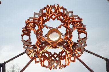 Milan-Cortina 2026: Barış Kemeri 'ndeki Olimpiyat kazanında ışık ve müzik gösterisi