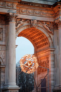 Milan-Cortina 2026: Barış Kemeri 'ndeki Olimpiyat kazanında ışık ve müzik gösterisi