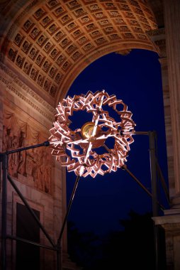 Milan-Cortina 2026: Barış Kemeri 'ndeki Olimpiyat kazanında ışık ve müzik gösterisi