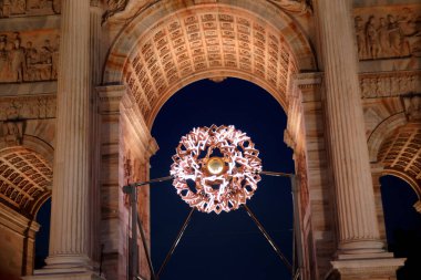 Milan-Cortina 2026: Barış Kemeri 'ndeki Olimpiyat kazanında ışık ve müzik gösterisi